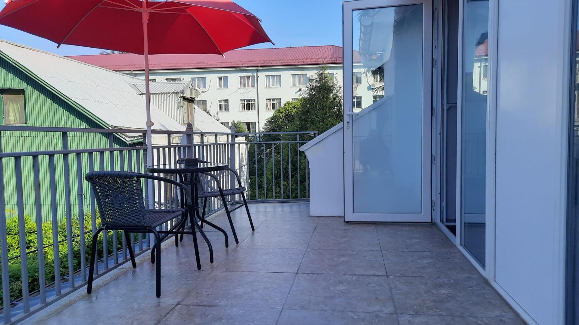Guesthouse Next To Beach Батуми Екстериор снимка