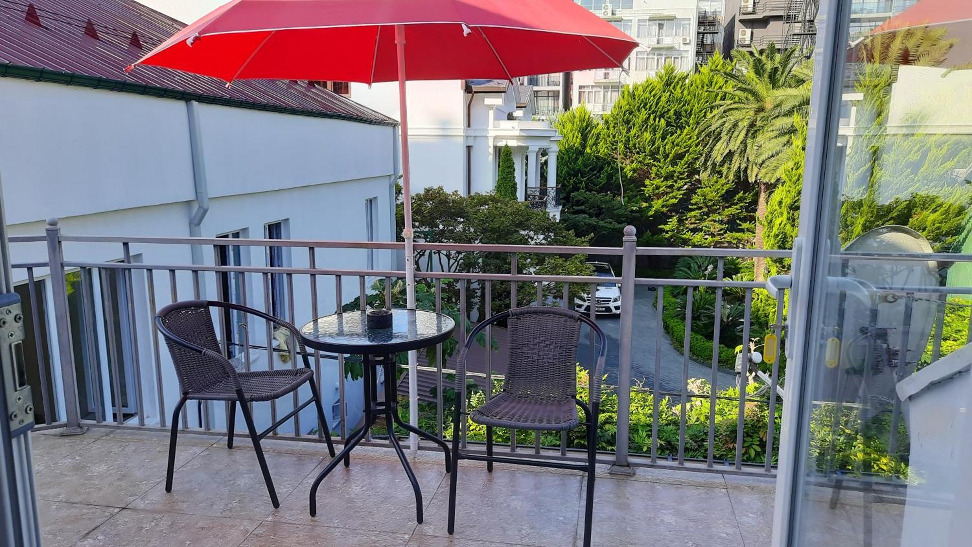 Guesthouse Next To Beach Батуми Екстериор снимка