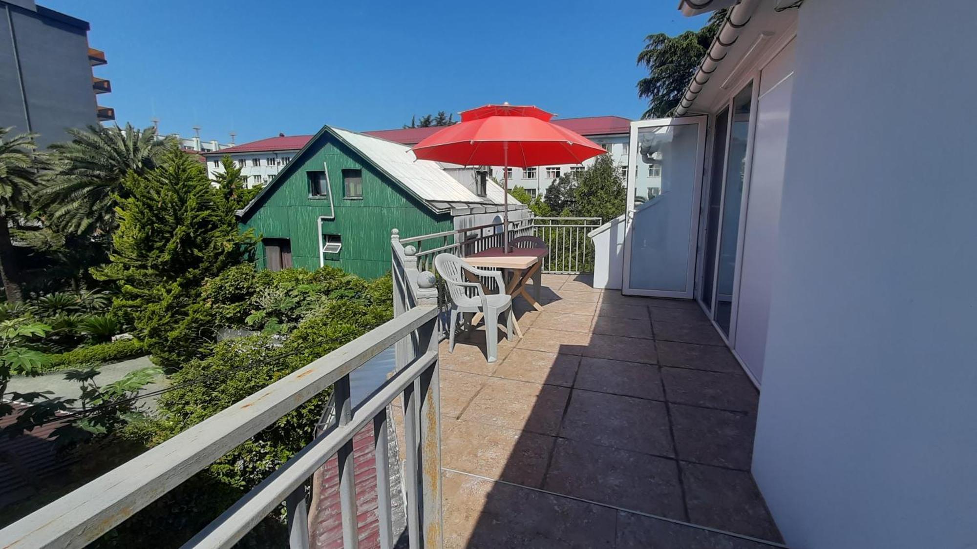 Guesthouse Next To Beach Батуми Екстериор снимка